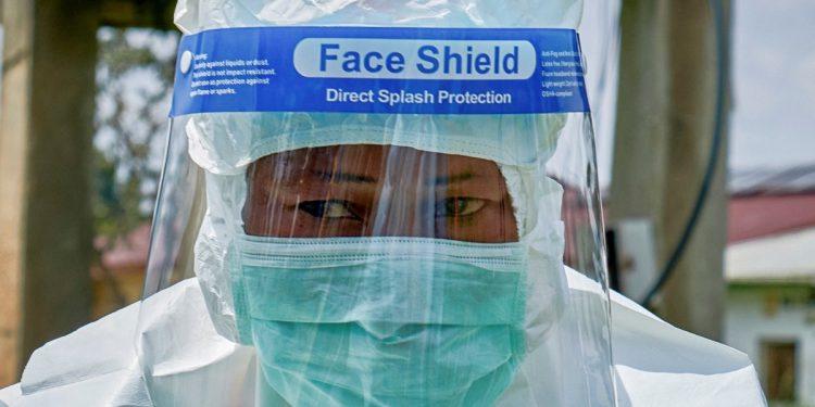 México aplica restricciones a viajeros por brote de ébola