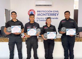 elementos de Protección Civil en Monterrey